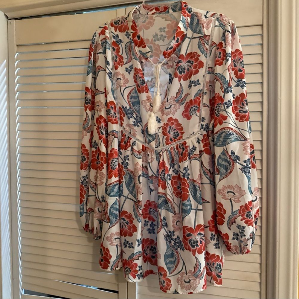 Source Unknown White Floral Tunic with Red & Blue Blooms